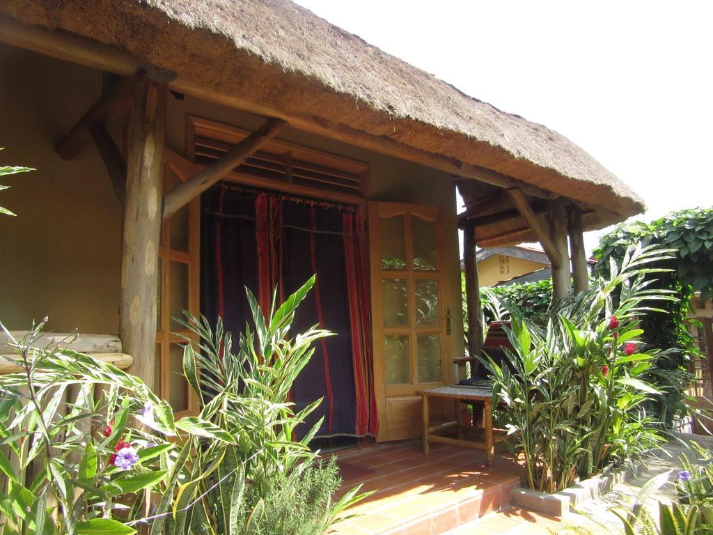 Precious Guesthouse Entebbe Exterior photo